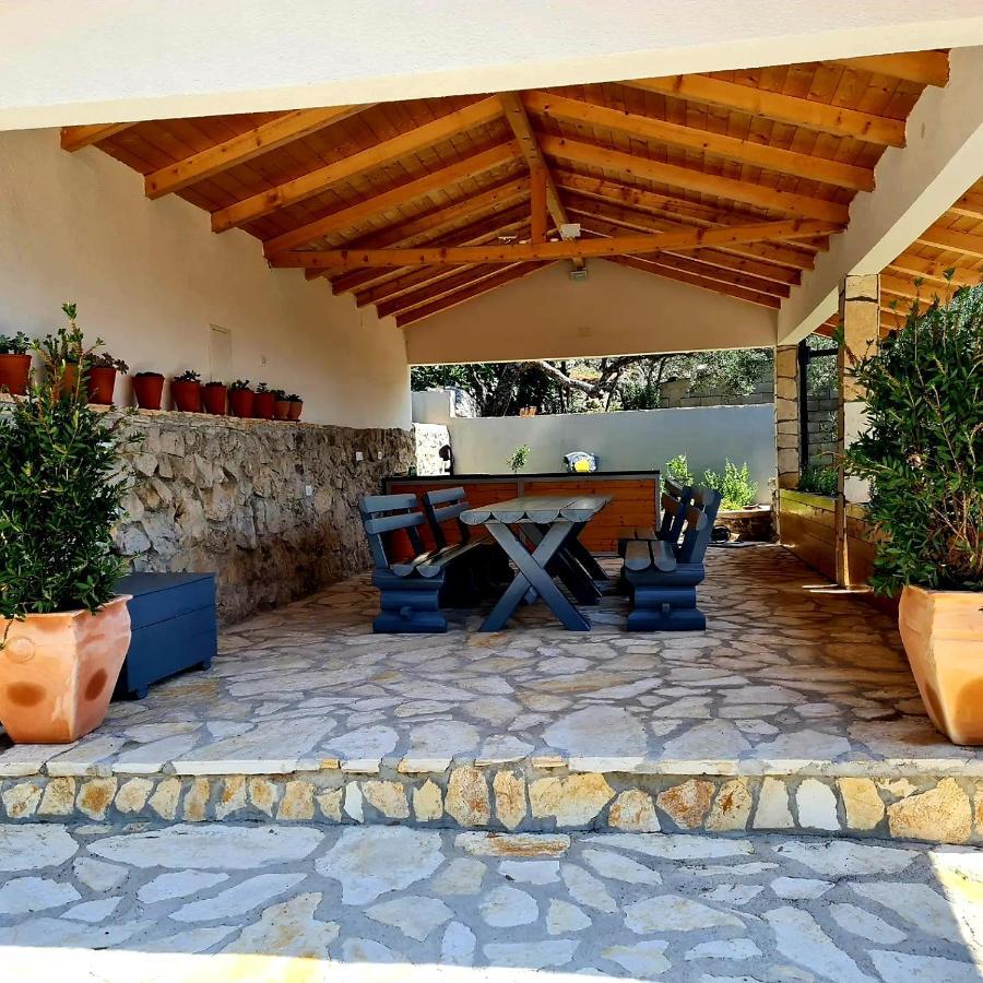 Vila Maslina Apartments Mit Pool Und Garten Nahe Am Strand Tucepi Exterior photo