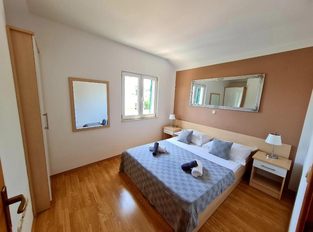 Vila Maslina Apartments Mit Pool Und Garten Nahe Am Strand Tucepi Room photo